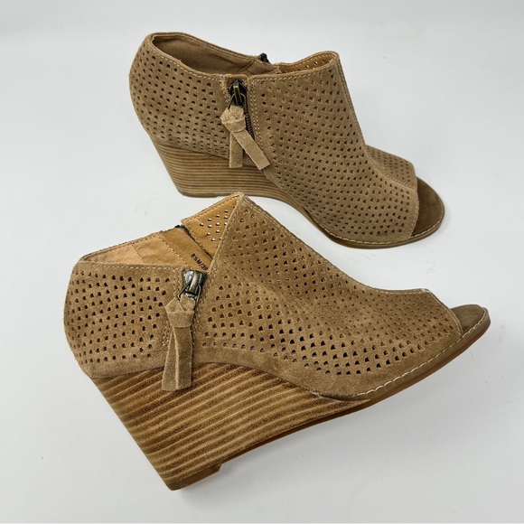 New Lucky Brand Suede Wedge Open Toe booties size 8.5 - Picture 1 of 7